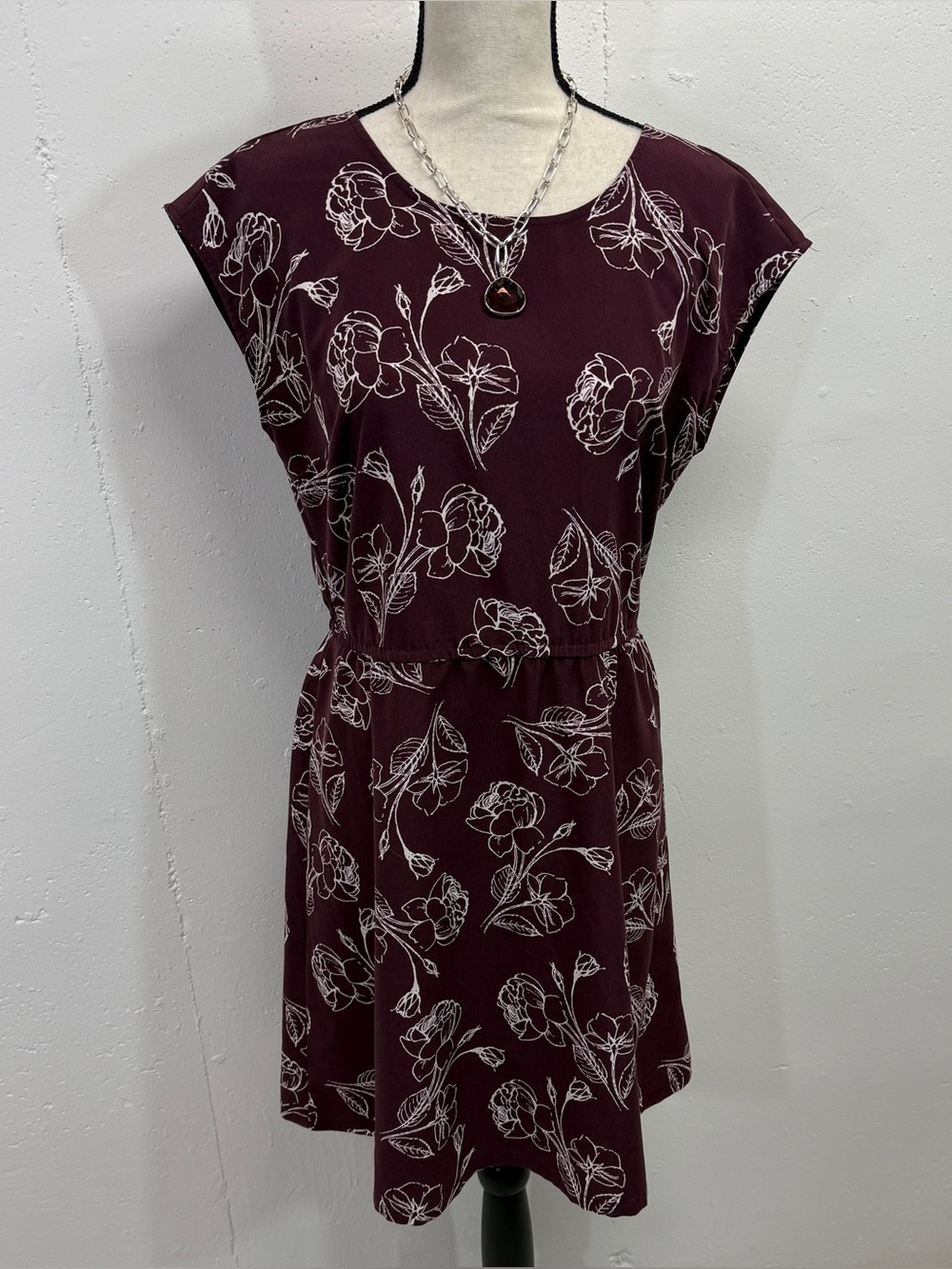 Women’s Floral Cap-Sleeve Dress in Burgundy with an outlined floral design